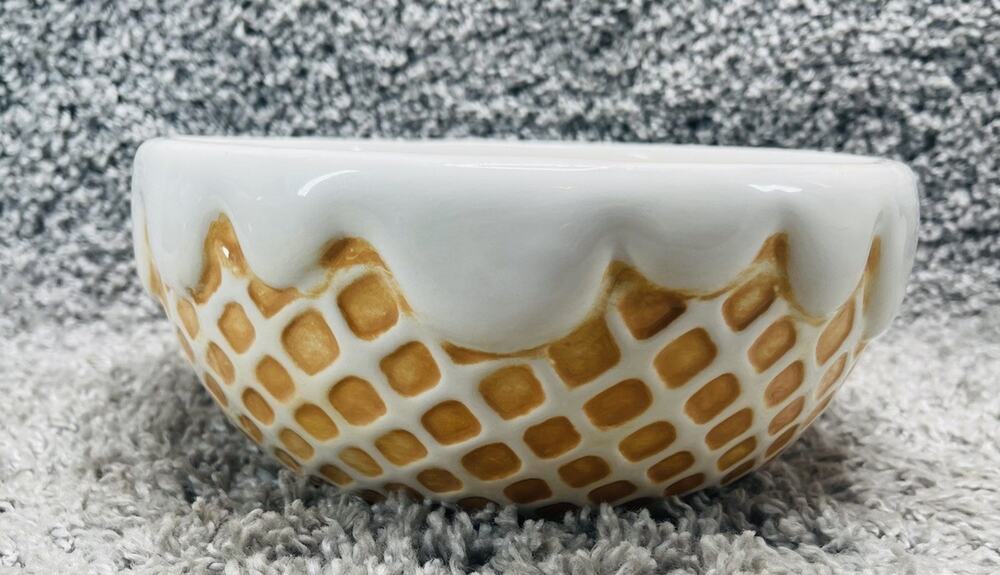 Brown Christmas Holiday Waffle Cone W/ Ice Cream Serving Kitchen Salad Bowl New